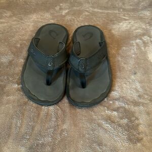 OLuKai men’s 8 1/2 black flip flops
